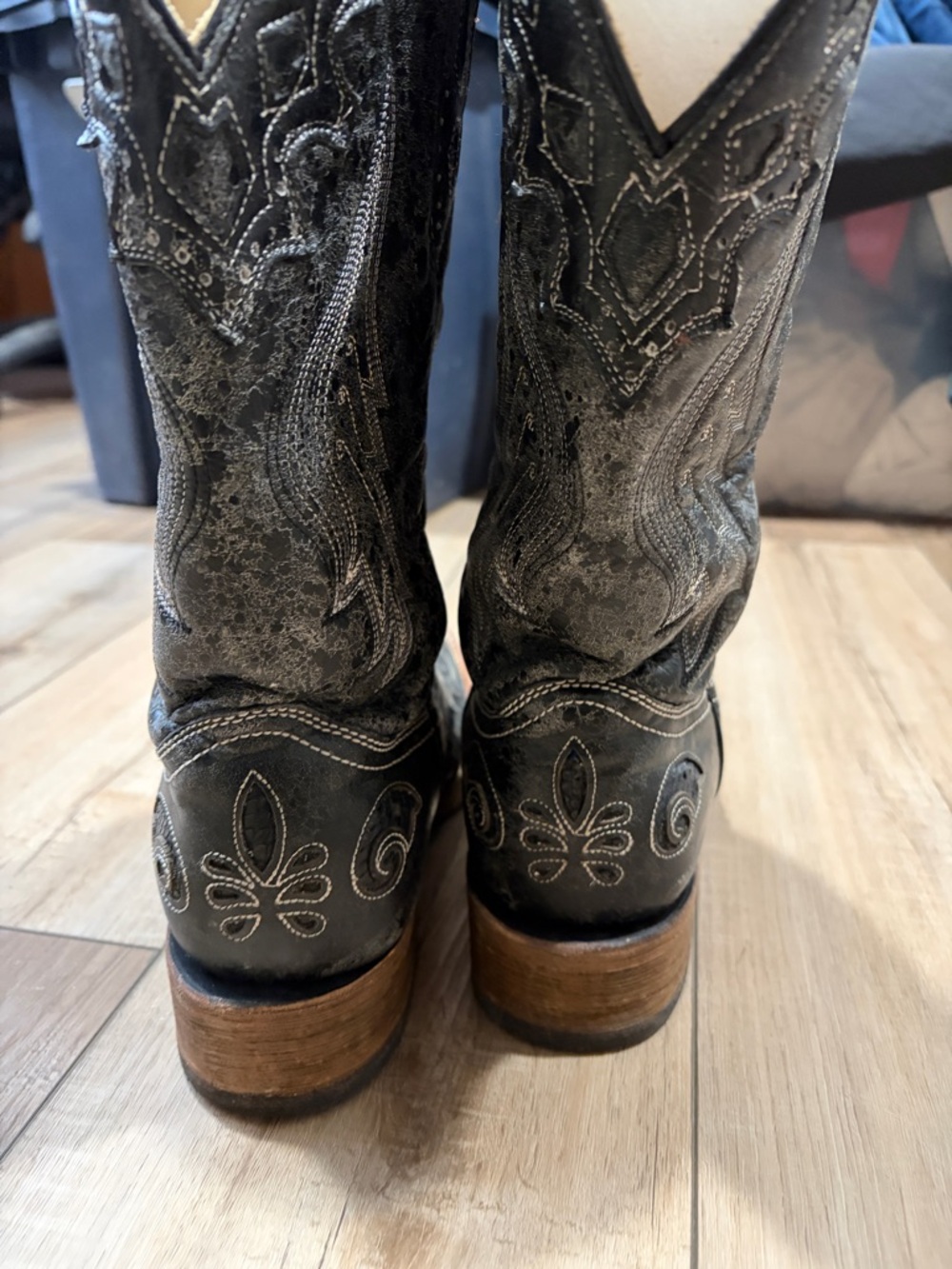 Corral Women’s western snakeskin style square toe boots.   Size 11M - Picture 5 of 7